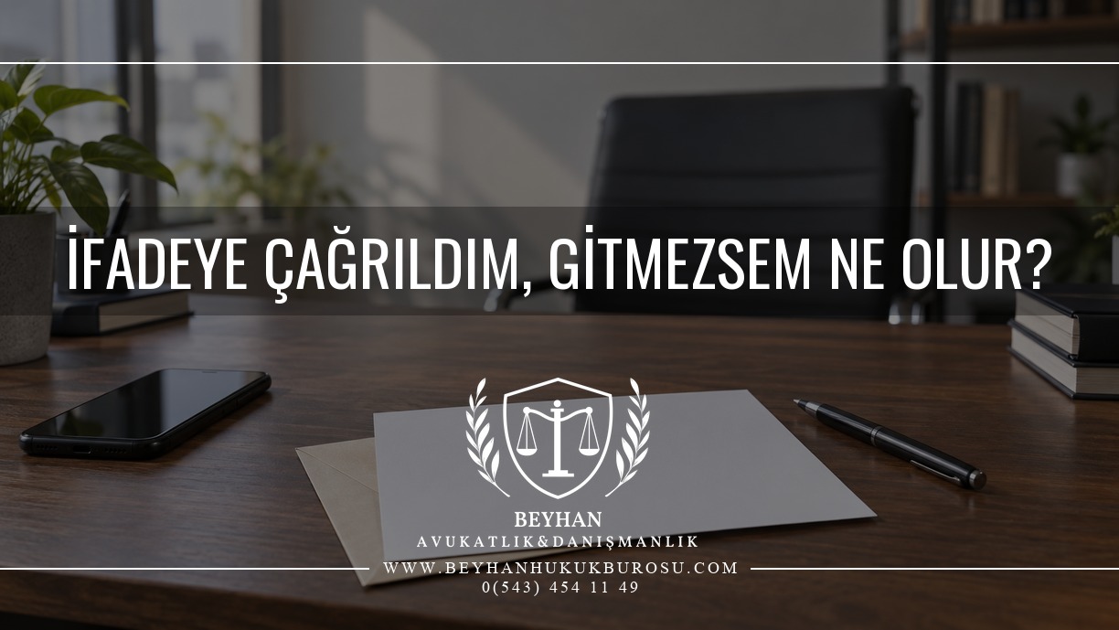 İfadeye çağrıldım başlıklı rehberin kapağında davetiye kâğıdı, zarf, telefon ve kalem.
