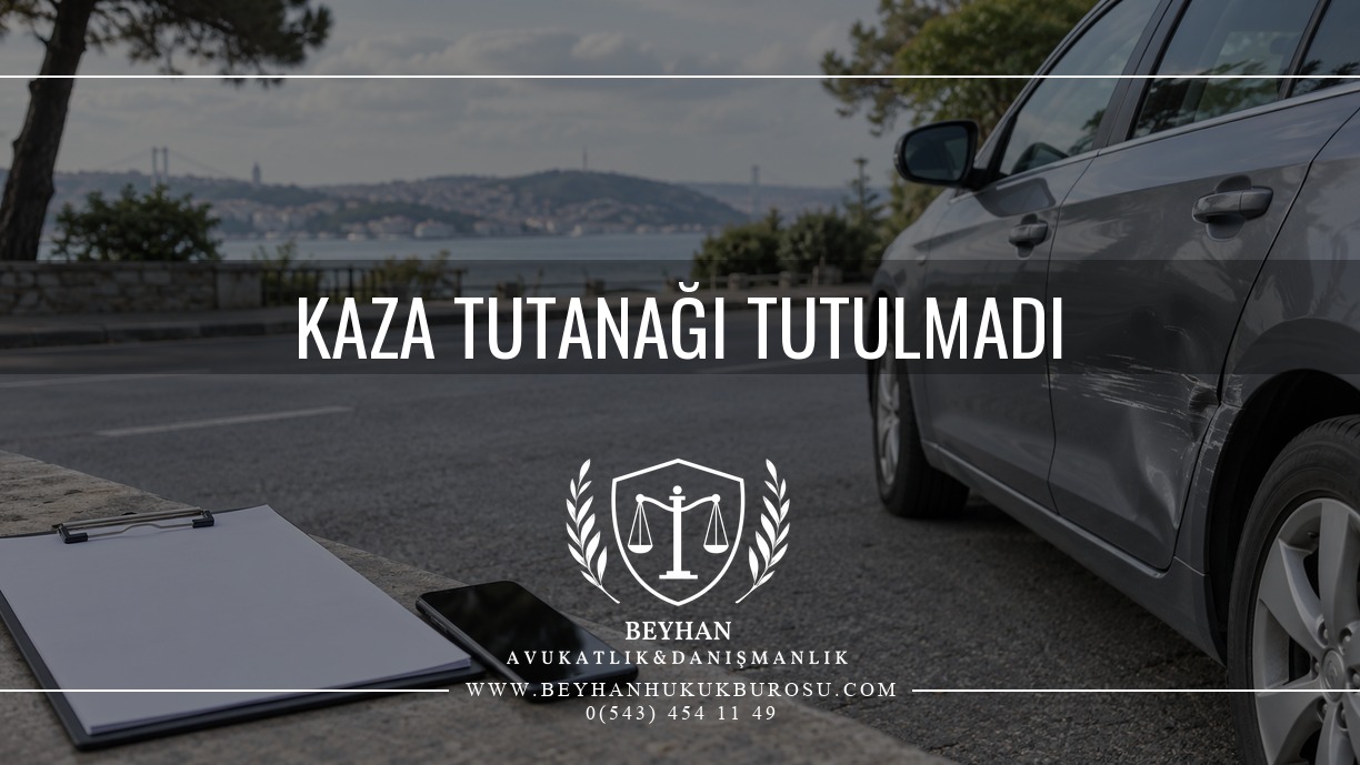 Kaza tutanağı tutulmadı konulu kapakta hasarlı otomobil ve boş belge panosu