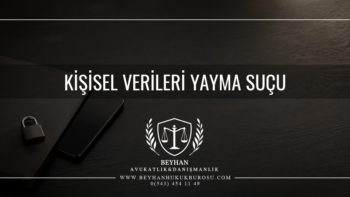 Kişisel Verileri Yayma Suçu: Ceza ve Başvuru 2026 Kişisel verileri yayma suçu için kapalı dosya, kilit ve ekranı kapalı telefon temalı kapak.