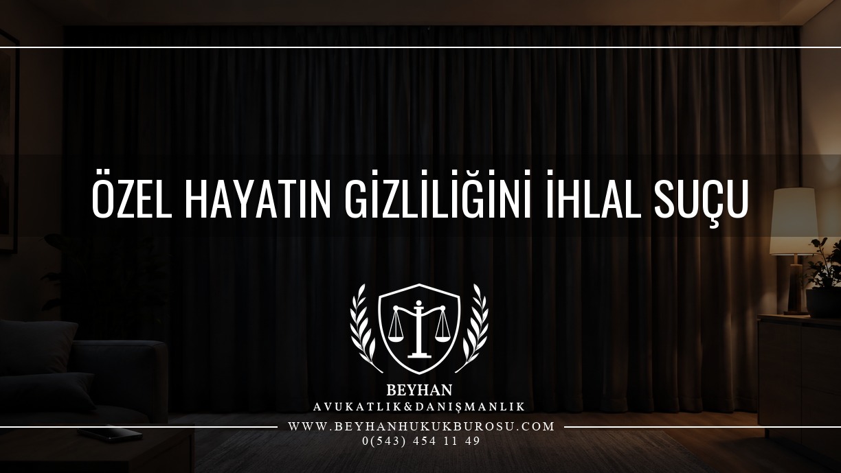 Özel hayatın gizliliğini ihlal suçu için kapalı perde ve yüzüstü telefon temalı kapak.
