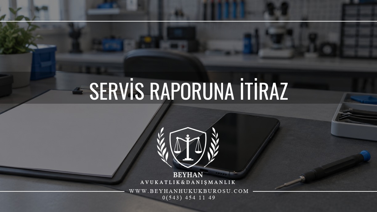 Kullanıcı hatası raporuna itiraz: teknik inceleme masasındaki telefon ve belge.