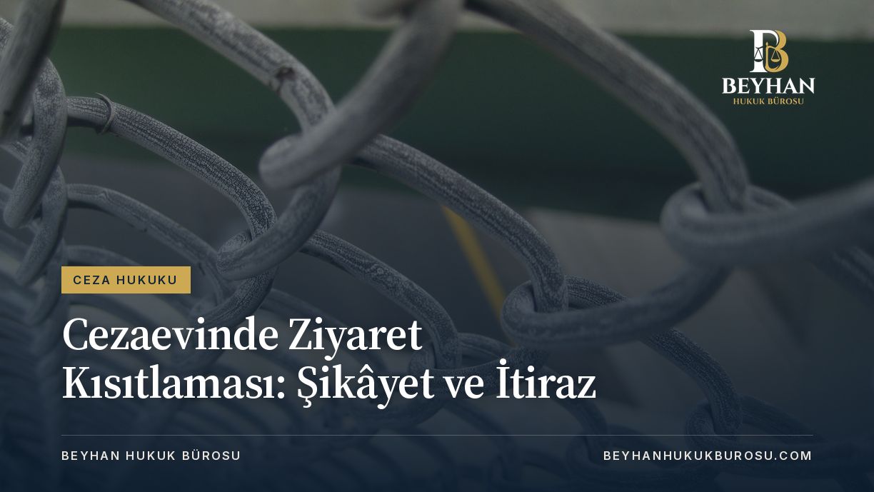 Yakından çekilmiş gri tel örgü halkaları, cezaevinde ziyaret kısıtlaması konusunu anlatan fotoğraf