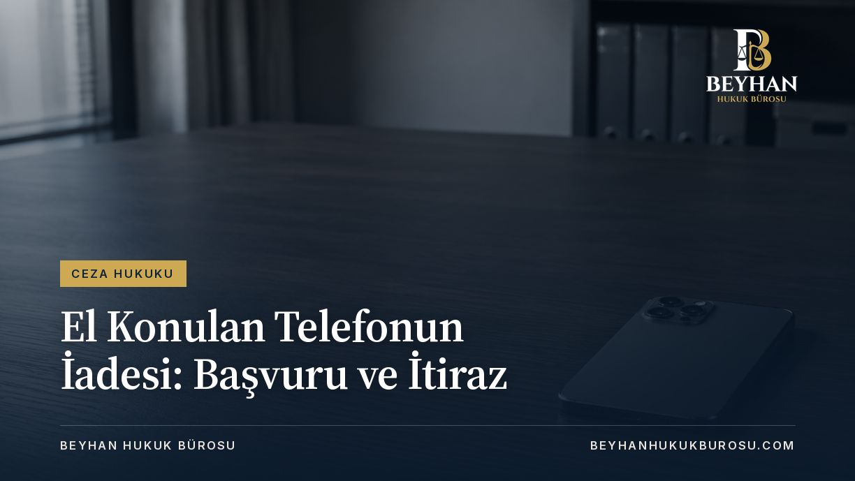 El konulan telefonun iadesi makalesi için masa üzerinde kapalı ekranlı telefonu gösteren kapak.