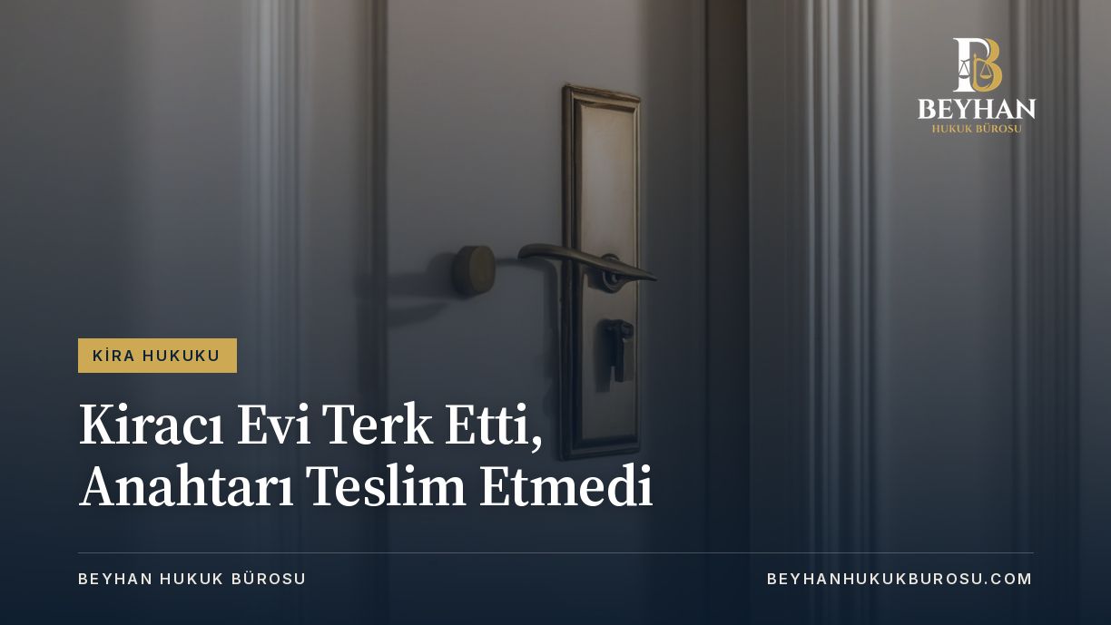 Kiracı Evi Terk Etti Anahtarı Teslim Etmedi Ne Yapmalı? 2026 Kiracı evi terk etti: kapıda pirinç kilit ve kol plakası, loş koridor ışığı