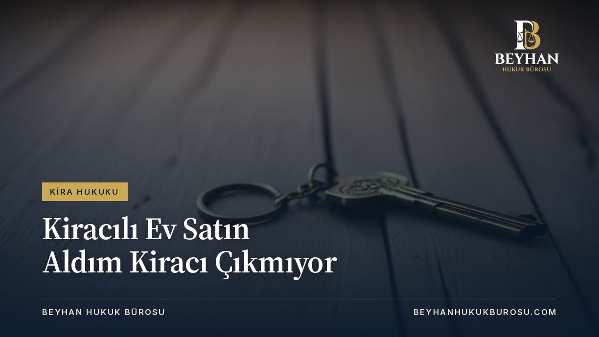 Kiracılı ev satın aldım kiracı çıkmıyor diyen malik için ahşap masa üzerinde duran tek bir anahtar