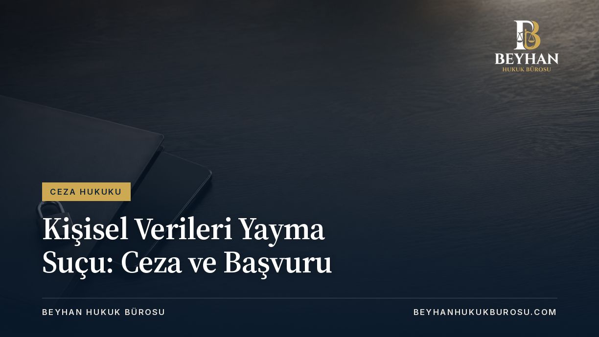 Kişisel Verileri Yayma Suçu: Ceza ve Başvuru 2026 Kişisel verileri yayma suçu için kapalı dosya, kilit ve ekranı kapalı telefon temalı kapak.