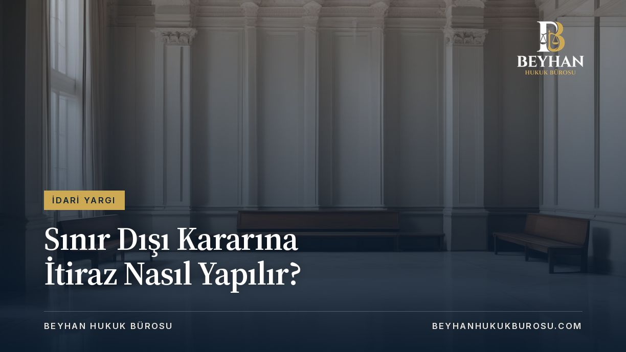 Sınır dışı kararına itiraz için idare mahkemesi salonunu andıran boş mermer zeminli bekleme alanı