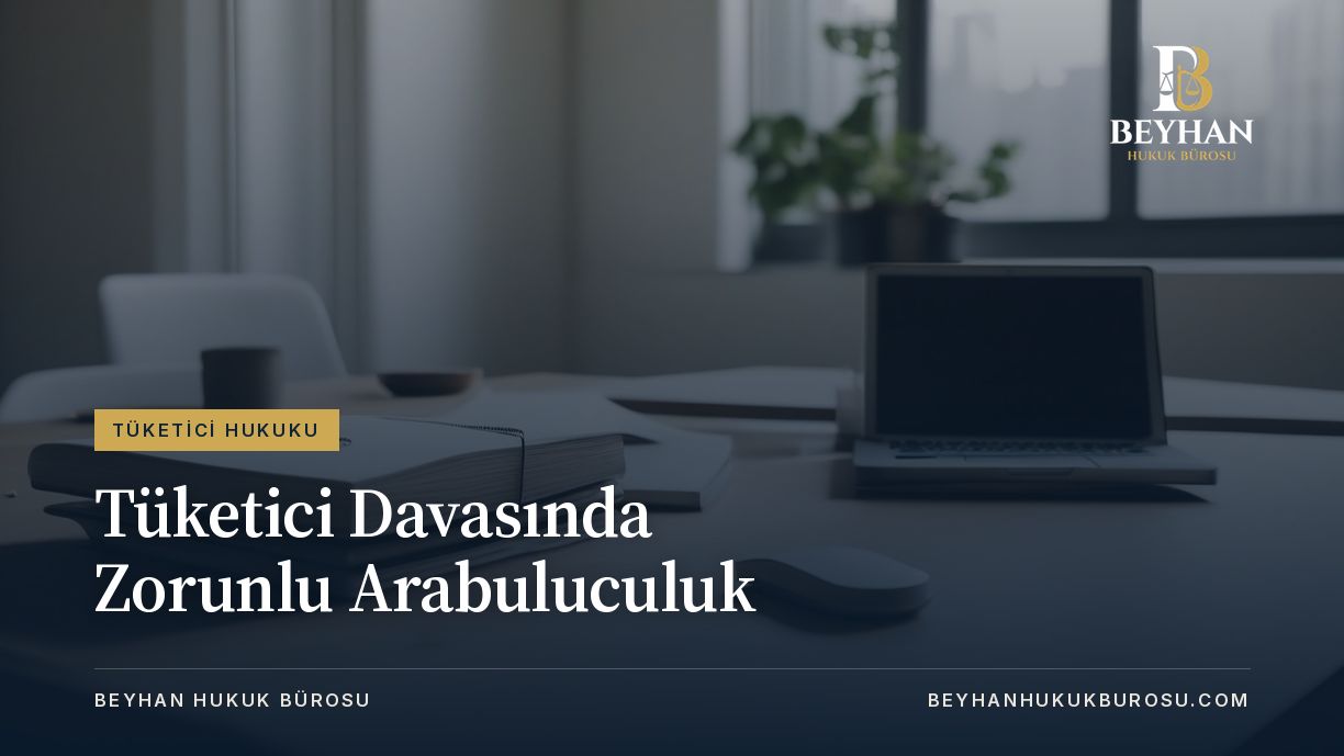 Tüketici davasında zorunlu arabuluculuk için hazırlanmış sade toplantı masası, dizüstü bilgisayar ve dosyalar