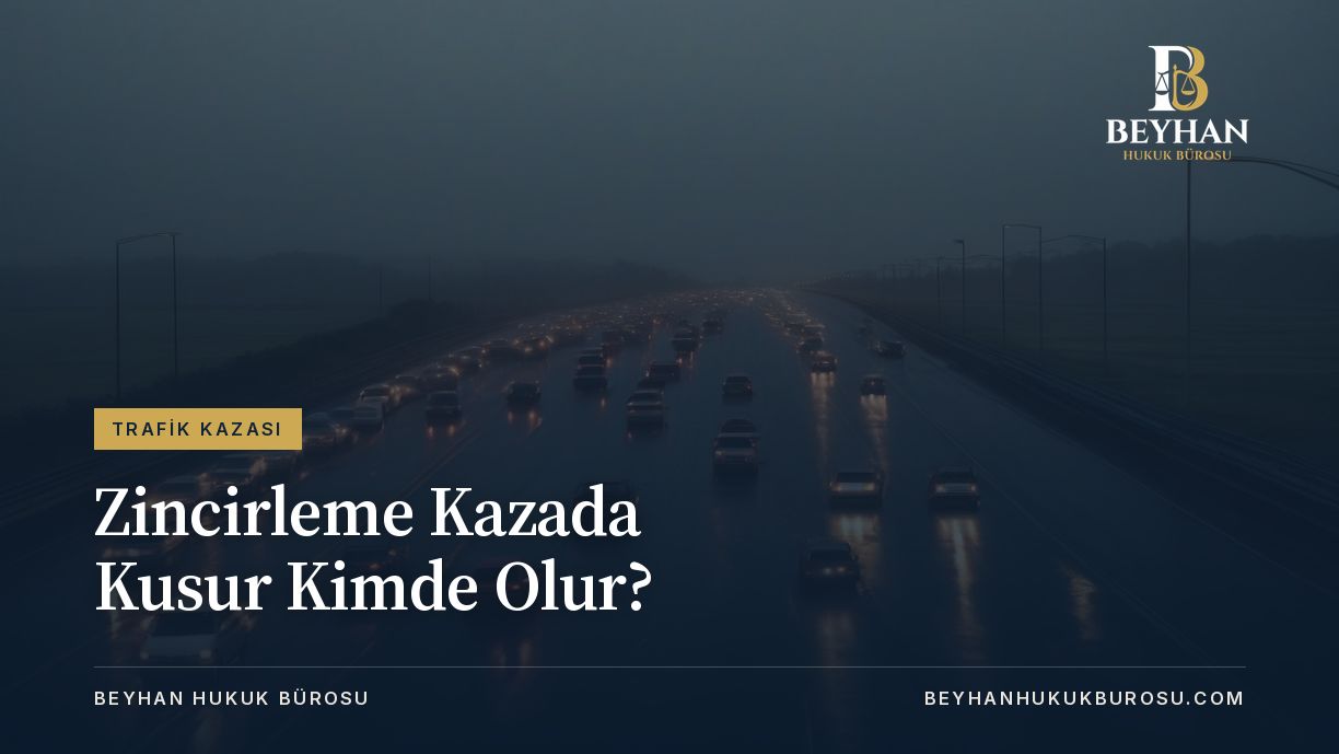 Zincirleme kazada kusur tartışmasını anlatan, yağmurlu otoyolda sıralanmış araçlar